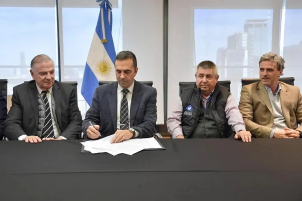 Trabajadores jerárquicos y cámaras empresarias del petróleo alcanzan acuerdo&nbsp;laboral