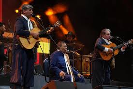 Emotiva noche de folclore en Cosquín: Los Manseros Santiagueños y una poderosa defensa de la&nbsp;diversidad