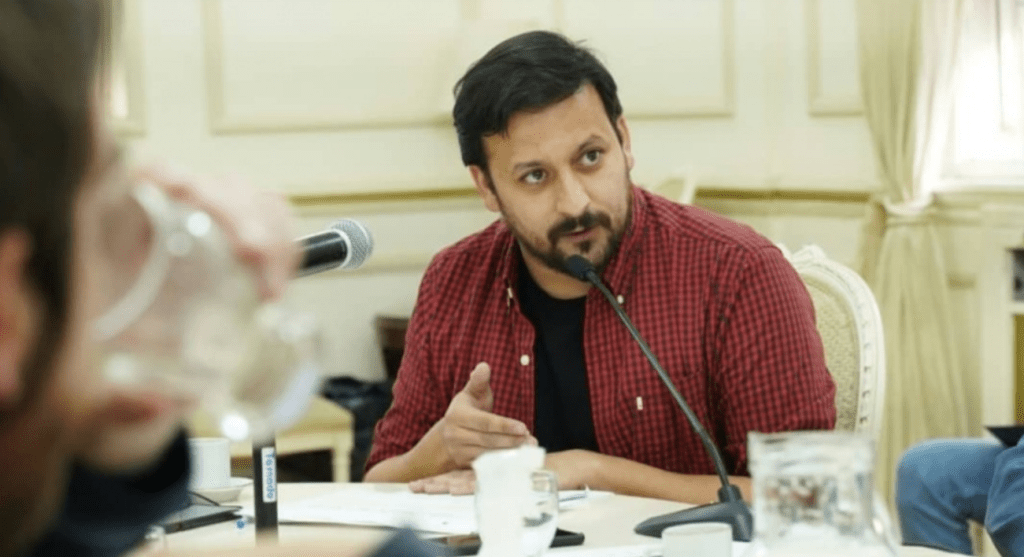 Sin vacaciones ni licencias: Santalla sigue asistiendo a reuniones de vecinos que sufren el&nbsp;ajuste