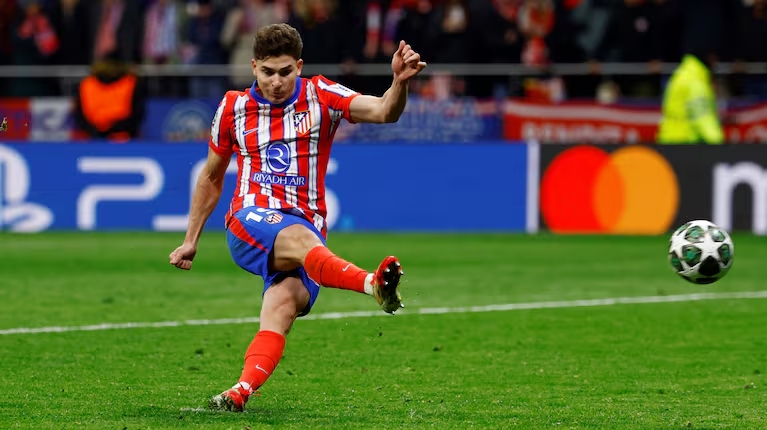 El VAR anuló el penal de Julián Álvarez y el Atlético quedó eliminado de la&nbsp;Champions
