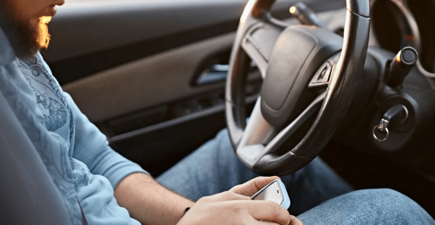 Los enemigos mortales del tránsito son celulares y&nbsp;motos