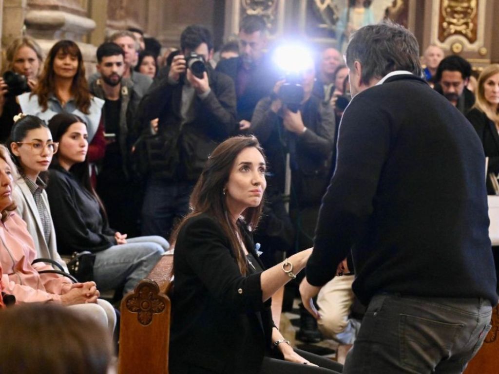 Santoro entre la lucha contra Milei y el beso a&nbsp;Villarruel