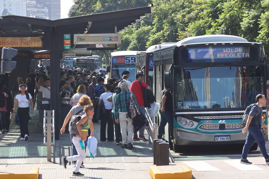 La UTA convocó a un paro de colectivos para el martes próximo en el&nbsp;AMBA